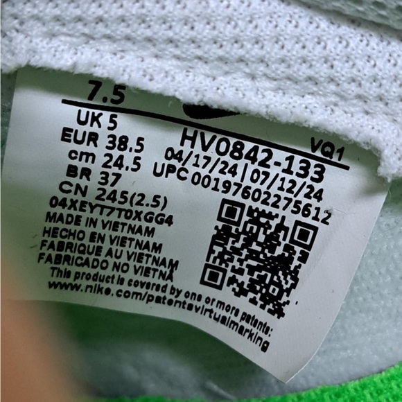 Nike Dunk Low "Green Strike" Sneakers - Wmns size 7.5 - Picture 8 of 9